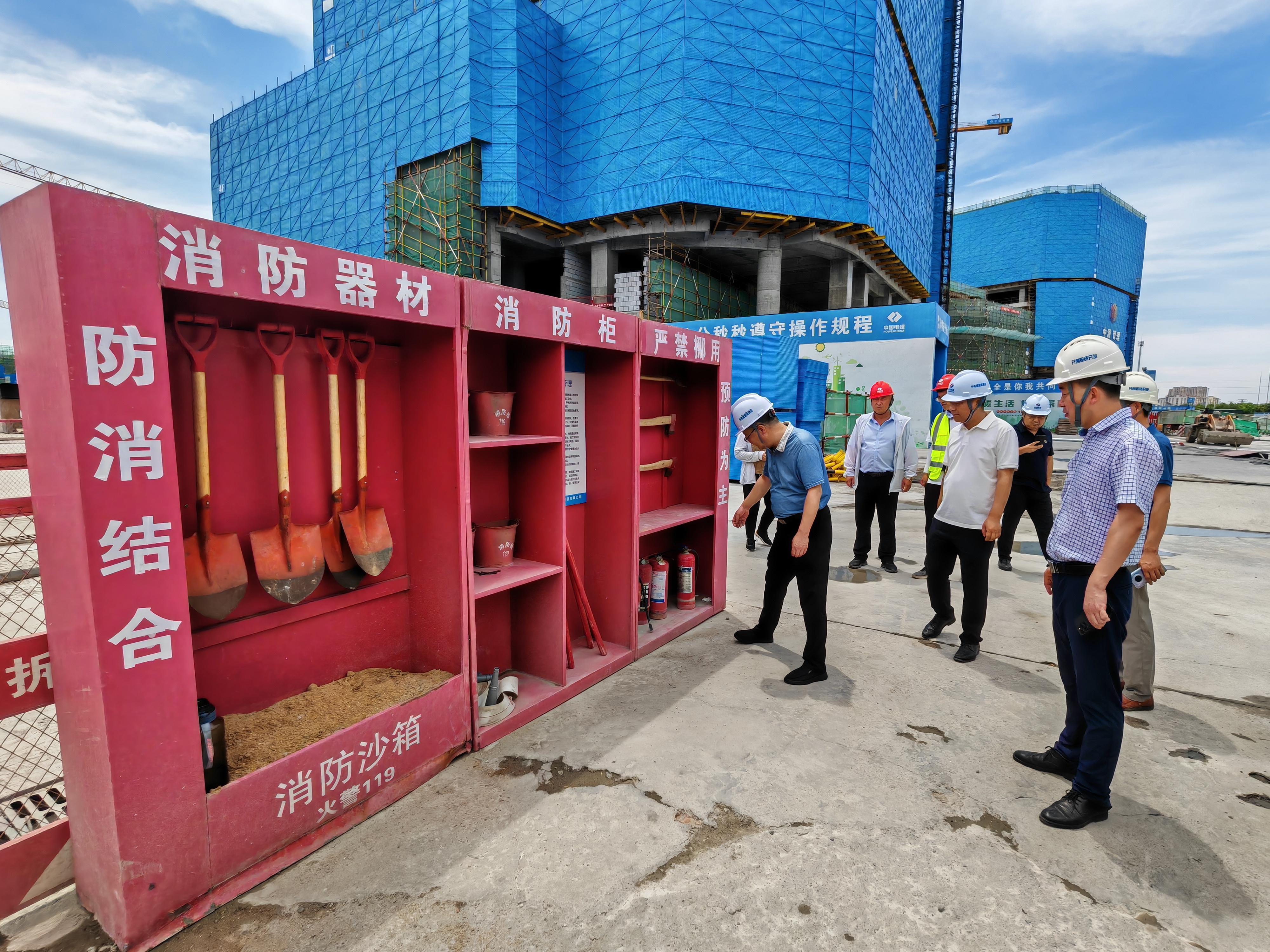 重点关注了施工工地现场消防安全设施配备情况,检查消防设施是否符合